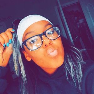 Meet your Posher, Ava